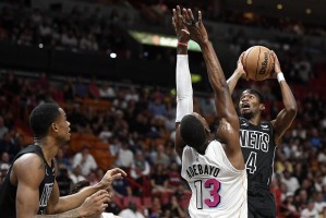  巴特勒强硬突破热火加时击败篮网队