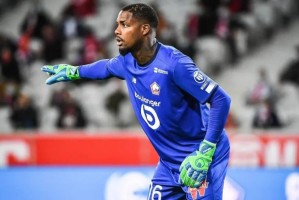  兰斯门将开挂级发挥，单场做出九次关键扑救