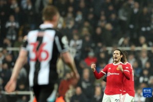  纽卡斯尔联队翼锋圣马克西曼连续突破撕裂对手防线  