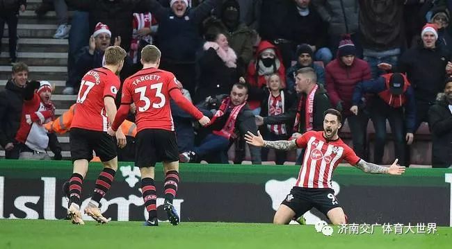  阿森纳客场逼平曼联，枪手防守稳固保住前三席位  