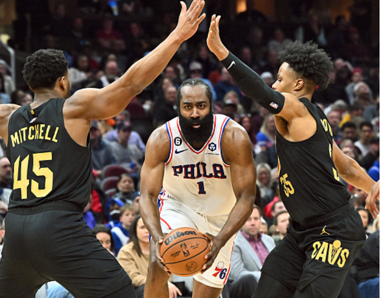  恩比德统治内线76人轻取尼克斯豪取六连胜