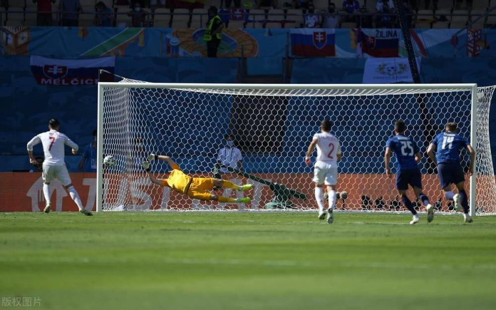  德甲老将传奇仍在续写，岁月沉淀铸就球场智慧