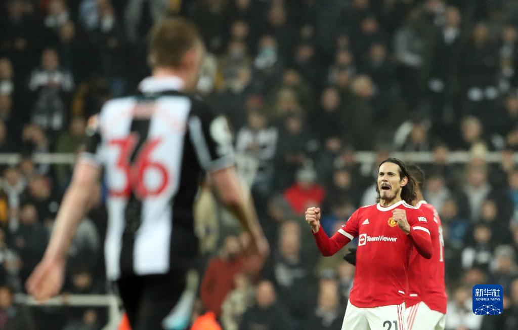  纽卡斯尔联队翼锋圣马克西曼连续突破撕裂对手防线  